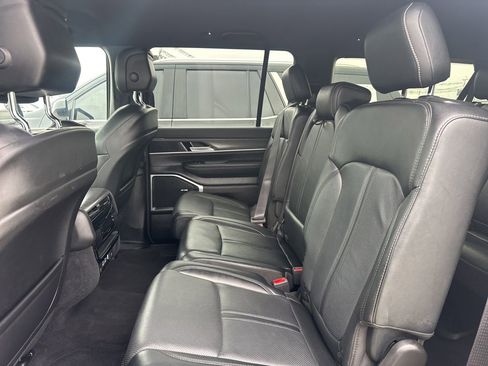 Used 2024 Jeep Wagoneer L Series II RWD image 11
