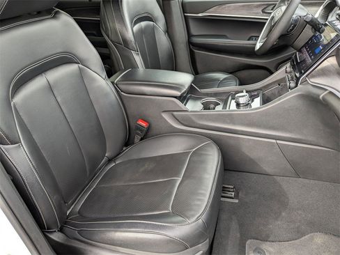 Used 2024 Jeep Grand Cherokee L Limited w/ Luxury Tech Group II image 38