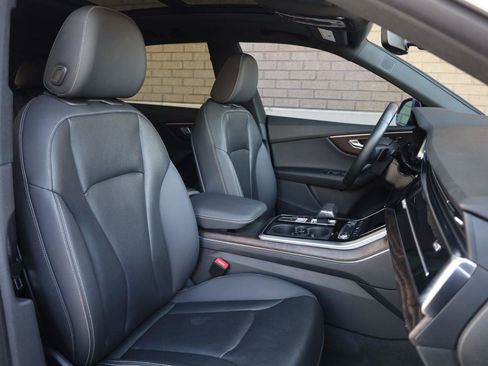 Used 2019 Audi Q8 Premium Plus w/ Premium Plus AWD/4WD image 28