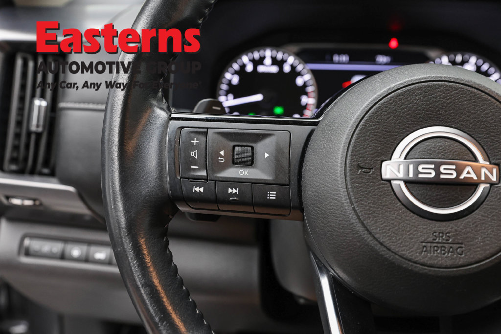 Used 2024 Nissan Pathfinder SL w/ Black Appearance Package AWD/4WD image 16
