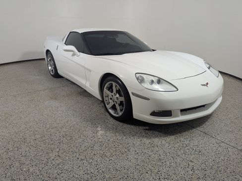 Used 2007 Chevrolet Corvette Coupe w/ Preferred Equipment Group RWD image 1