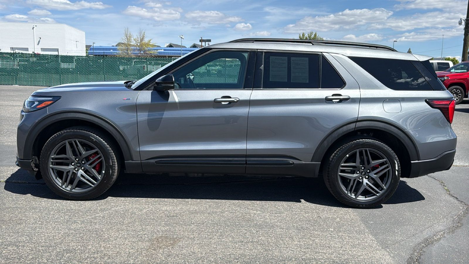 Used 2025 Ford Explorer ST-Line w/ ST-Line Street Pack AWD/4WD image 8