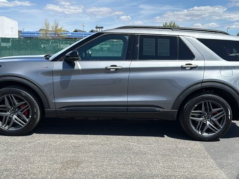Used 2025 Ford Explorer ST-Line w/ ST-Line Street Pack AWD/4WD image 8