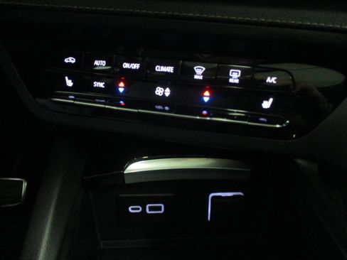 Used 2023 Buick Envision Essence w/ Sport Touring Package image 25