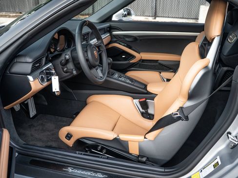Used 2019 Porsche 911 Speedster RWD image 42