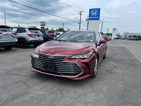 Used 2022 Toyota Avalon XLE w/ Moonroof Package FWD image 1