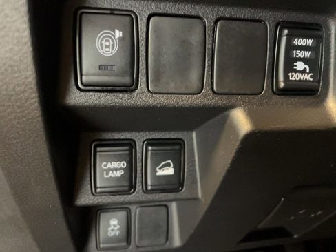 Used 2024 Nissan Frontier SV w/ Technology Package image 12