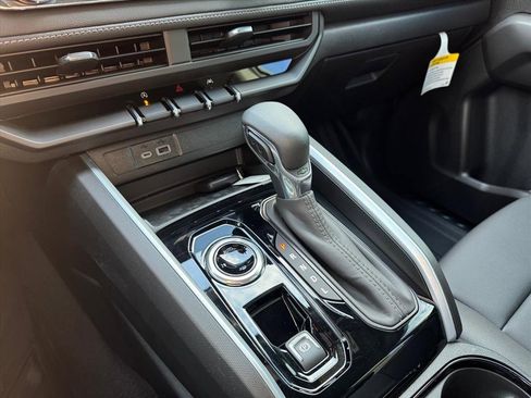 Used 2025 Chevrolet Colorado LT w/ LT Convenience Package image 22