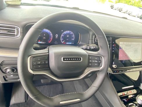 Used 2025 Jeep Wagoneer L Series II AWD/4WD image 32