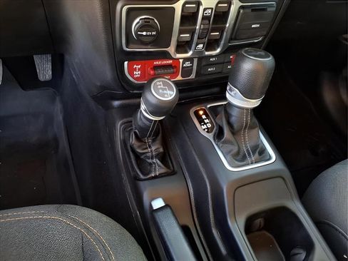 Used 2024 Jeep Wrangler Willys image 7