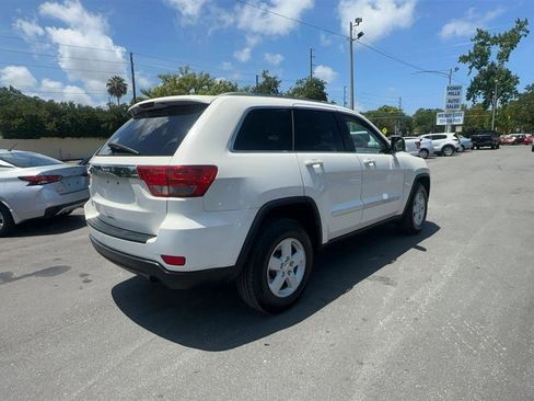 Used 2012 Jeep Grand Cherokee Laredo w/ Laredo E Group AWD/4WD image 11