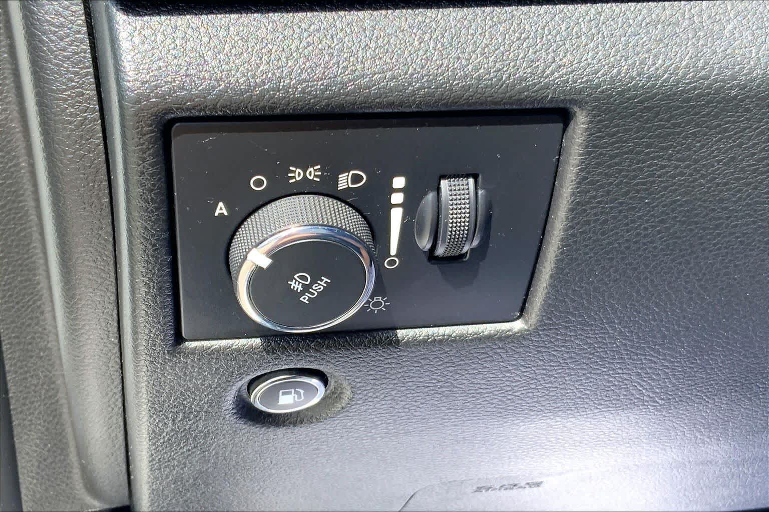Certified 2022 Jeep Grand Cherokee Laredo X RWD image 31