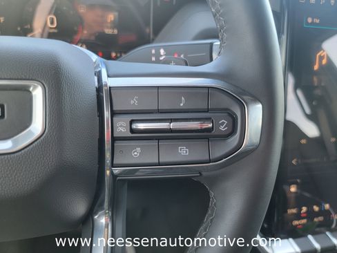 Used 2025 GMC Yukon Denali w/ Sun & Power Step Package image 21