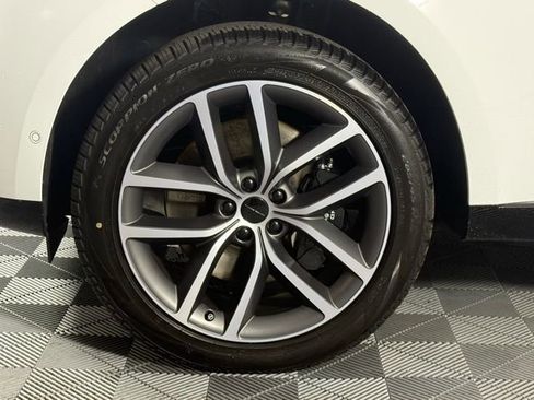 New 2026 Land Rover Range Rover SE image 13