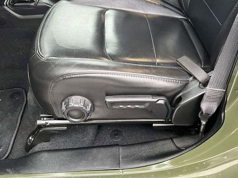 Used 2022 Jeep Wrangler Unlimited Sahara image 18