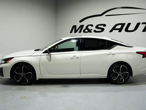 Used 2023 Nissan Altima 2.5 SR w/ SR Premium Package image 5