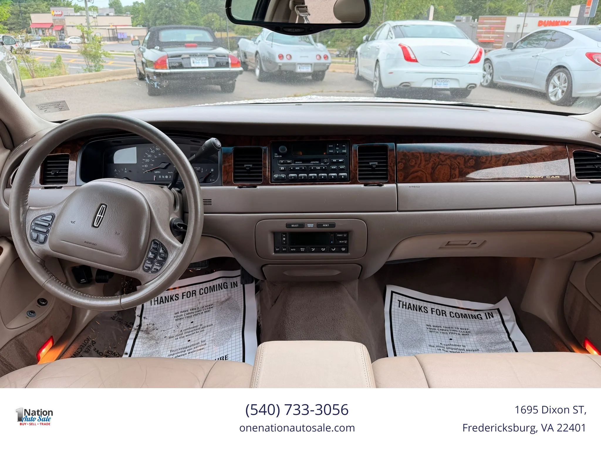 Used 1999 Lincoln Town Car Signature RWD image 9