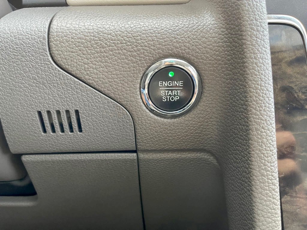Used 2015 Lincoln Navigator 2WD image 34