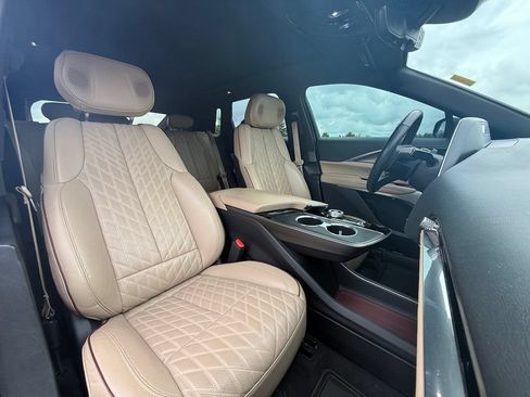 Certified 2024 Cadillac Lyriq Luxury w/ Nappa Leather Package AWD/4WD image 32