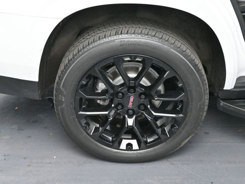 Used 2023 GMC Yukon SLT w/ SLT Premium Package image 36