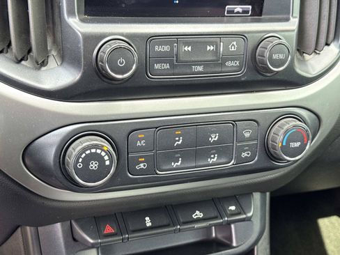 Used 2018 Chevrolet Colorado LT RWD image 14