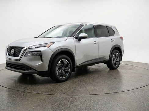 Used 2025 Nissan Rogue SV image 3