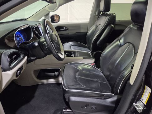 Used 2021 Chrysler Pacifica Limited AWD/4WD image 19