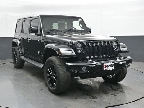 Used 2021 Jeep Wrangler Unlimited Sahara AWD/4WD image 4