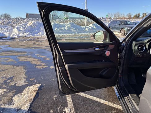 Certified 2024 Alfa Romeo Stelvio Veloce image 10