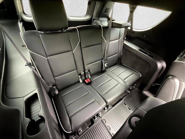 Used 2022 Cadillac Escalade ESV Premium Luxury w/ LPO, Radiant Package AWD/4WD image 28