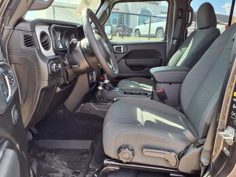 New 2025 Jeep Gladiator Sport image 14