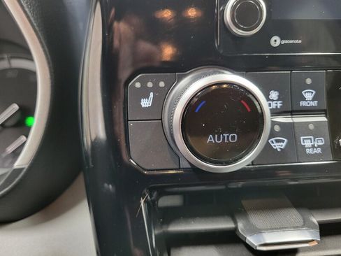 Used 2021 Toyota Highlander XLE AWD/4WD image 34