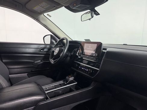 Used 2025 Nissan Pathfinder SV FWD image 30