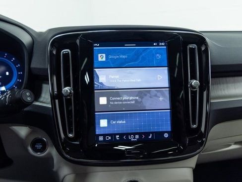 Used 2024 Volvo XC40 B5 Ultimate w/ Protection Package Premier image 23