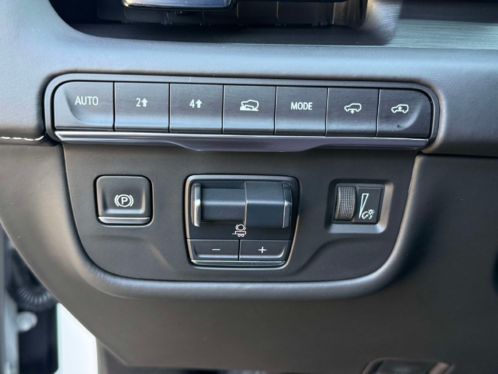 Used 2024 Cadillac Escalade Sport Platinum w/ LPO, ONYX Package AWD/4WD image 31