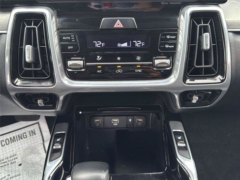 Used 2023 Kia Sorento SX AWD/4WD image 13