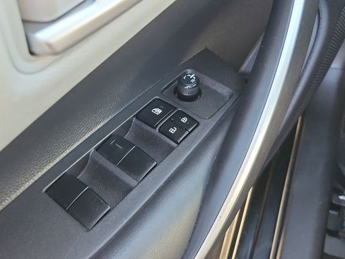 Used 2021 Toyota Corolla SE image 32