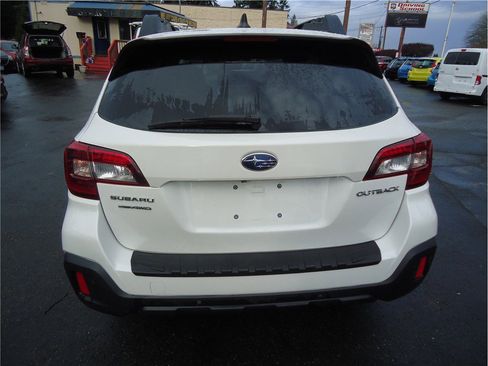 Used 2018 Subaru Outback 2.5i Limited image 7