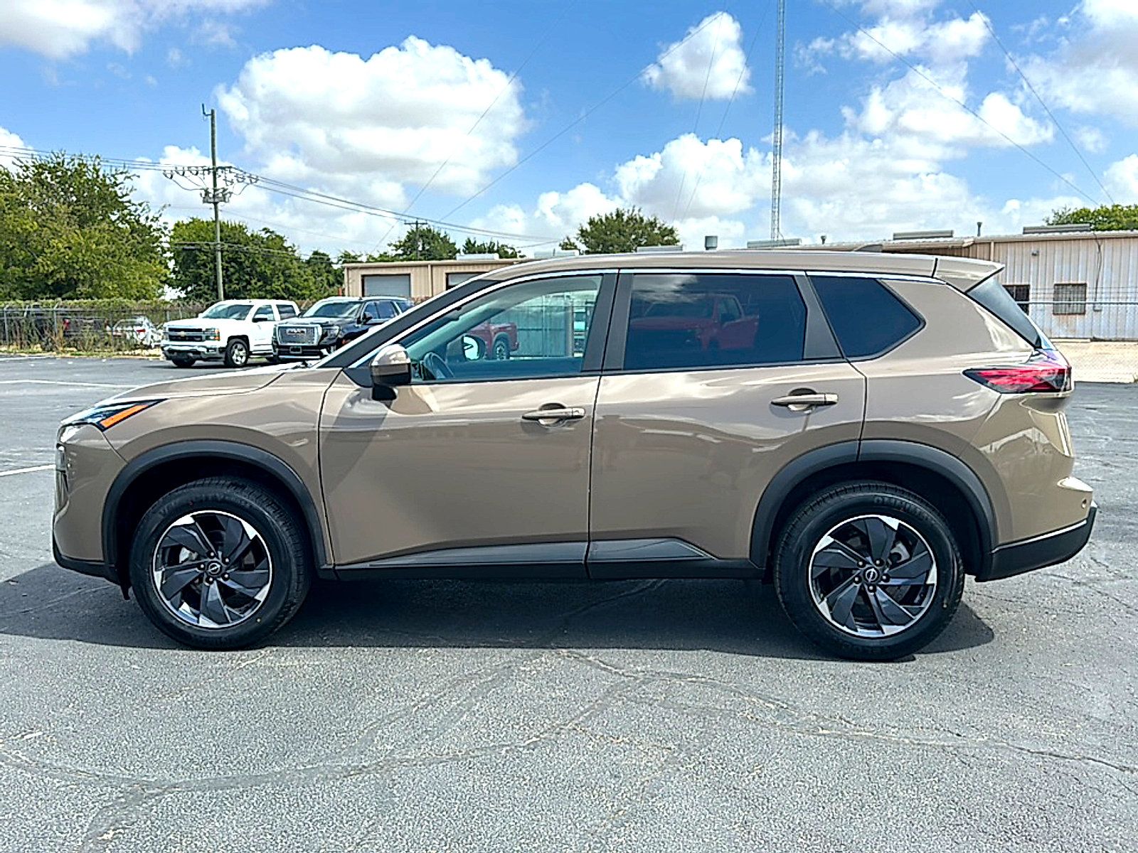 Used 2025 Nissan Rogue SV FWD image 5