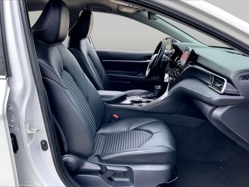 Used 2023 Toyota Camry SE FWD image 9