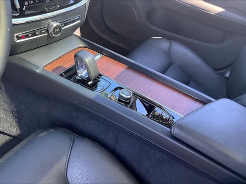 Used 2024 Volvo S60 B5 Plus image 21