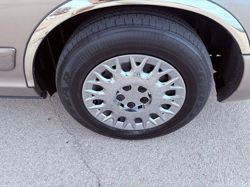 Used 2003 Mercury Grand Marquis GS image 29