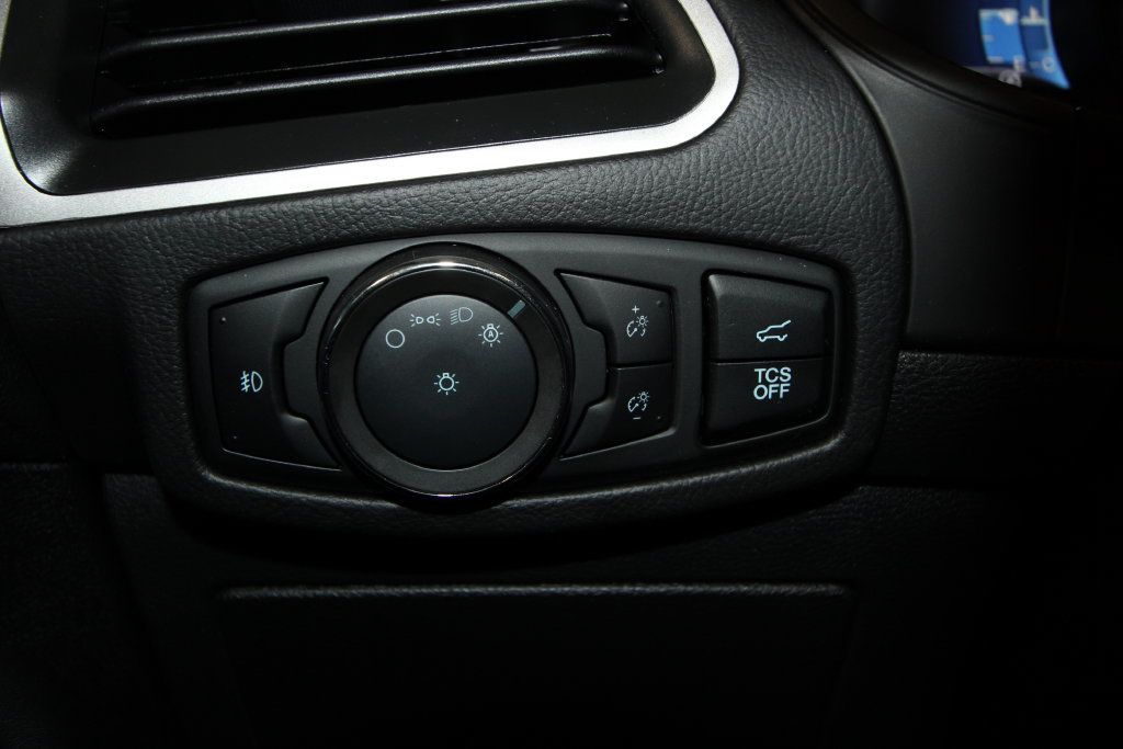 Used 2024 Ford Edge SEL w/ Convenience Package AWD/4WD image 10