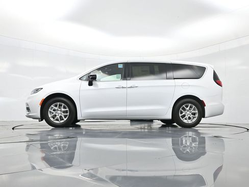 New 2026 Chrysler Pacifica Select image 44