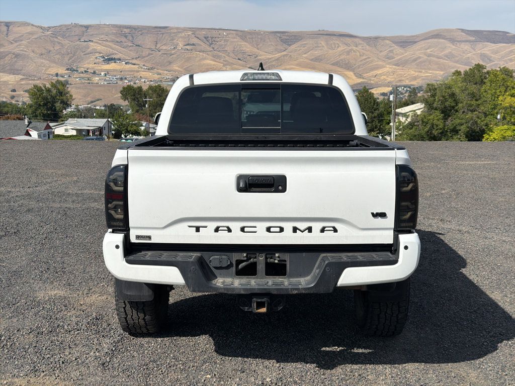 Certified 2022 Toyota Tacoma TRD Off-Road w/ TRD Premium Off Road Package AWD/4WD image 11