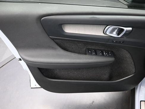 Used 2024 Volvo XC40 B5 Plus w/ Protection Package Premier AWD/4WD image 15