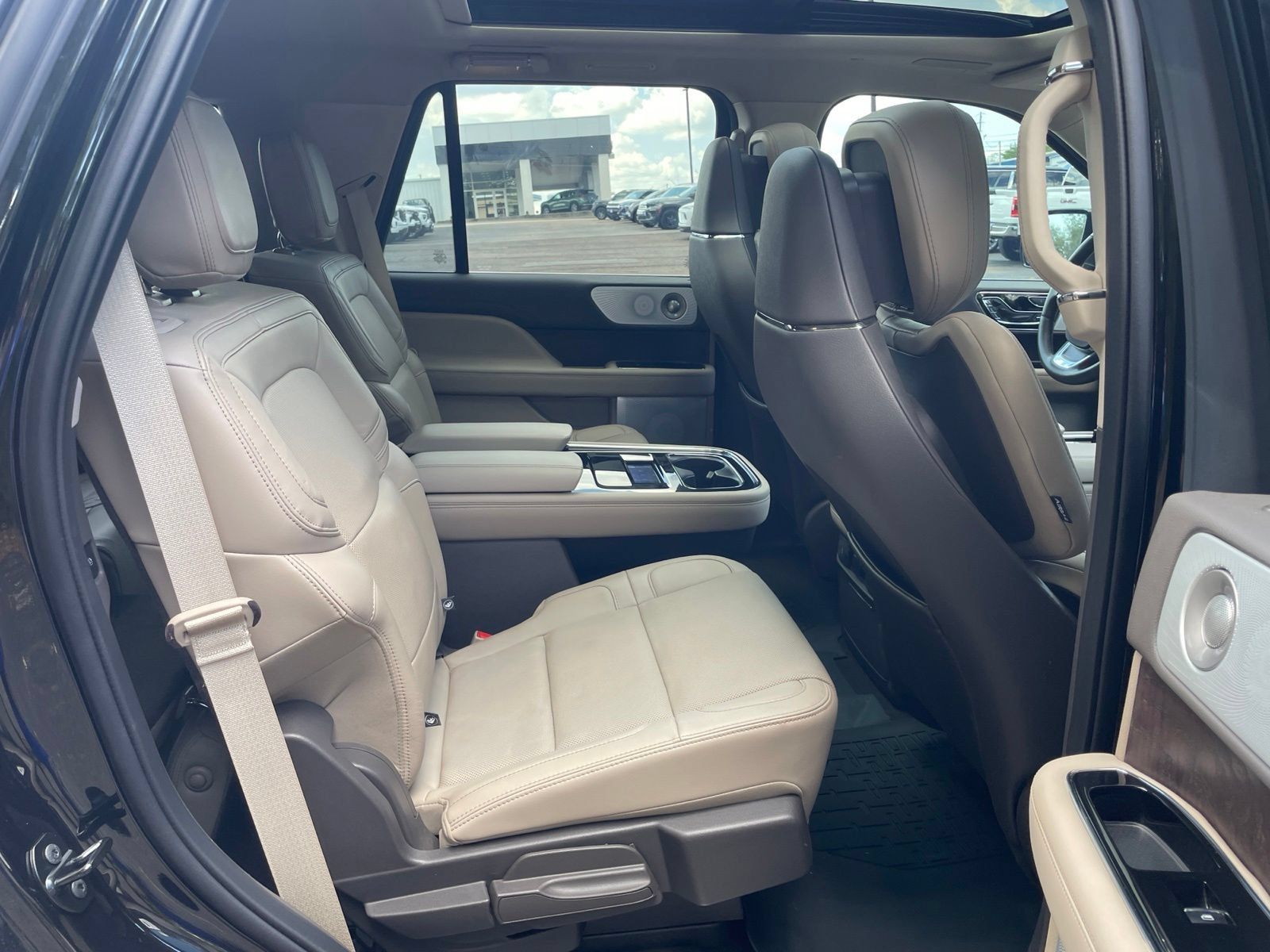 Used 2024 Lincoln Navigator Reserve AWD/4WD image 36
