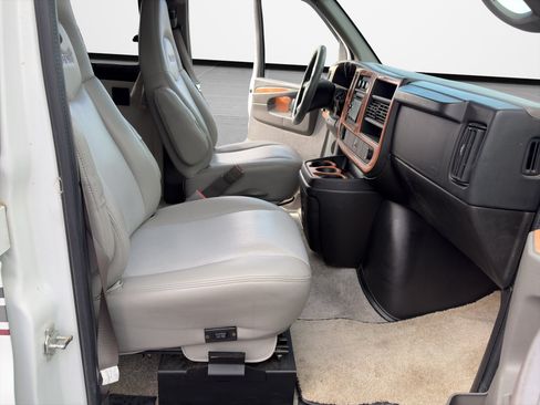 Used 2008 Chevrolet Express 3500 Extended w/ Power Package RWD image 19