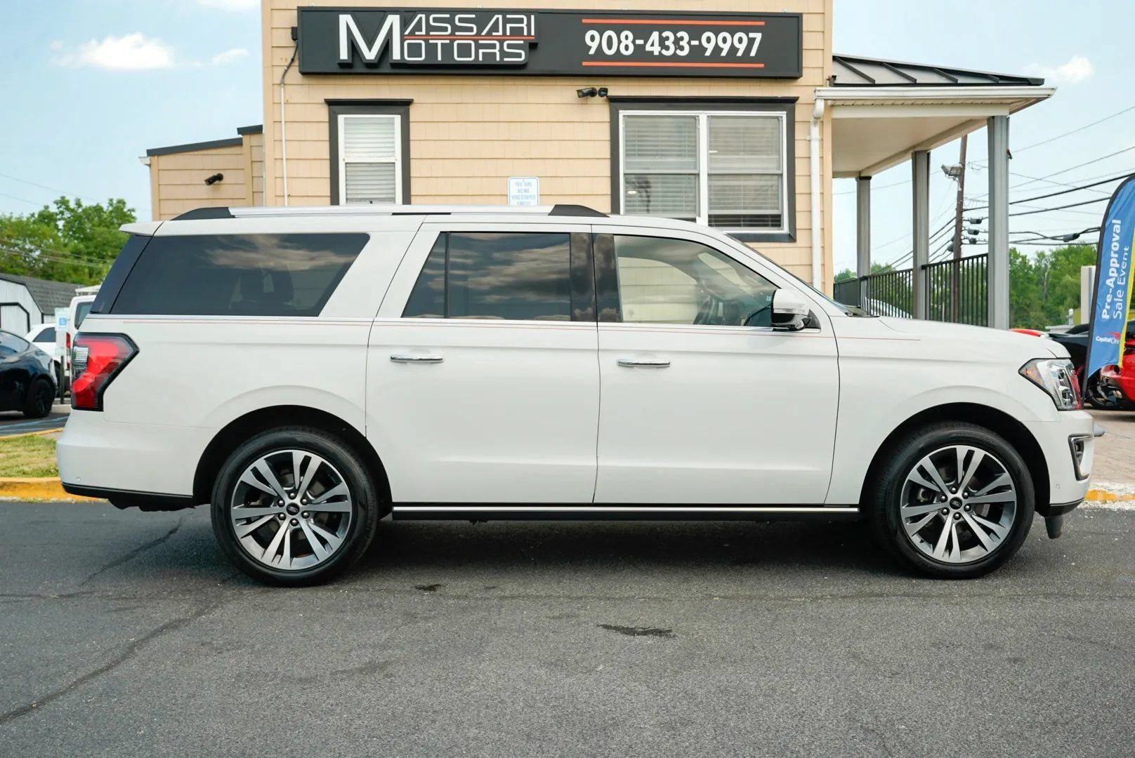 Used 2021 Ford Expedition Max Limited AWD/4WD image 4