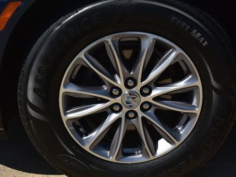 Used 2024 Buick Enclave Essence FWD image 10